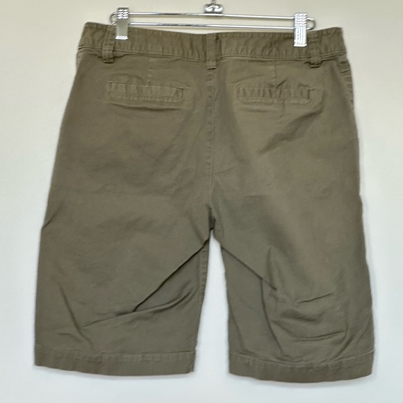 Tommy Bahama Olive Green Flat Front Shorts Size 8 Rise 9” Inseam 11.5” - Picture 3 of 7